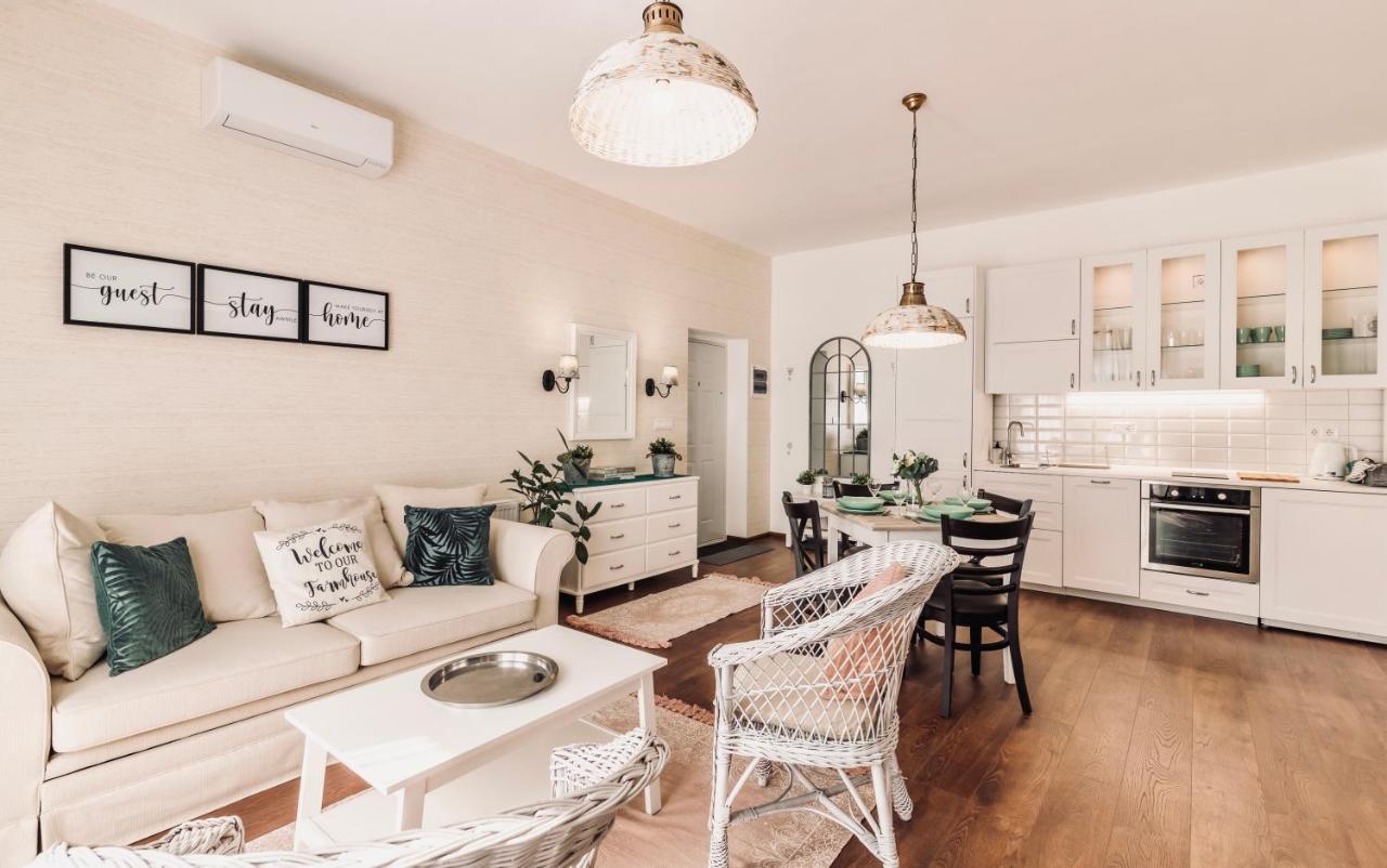 Monarchia Cottage Apartman Mosonmagyaróvár Esterno foto