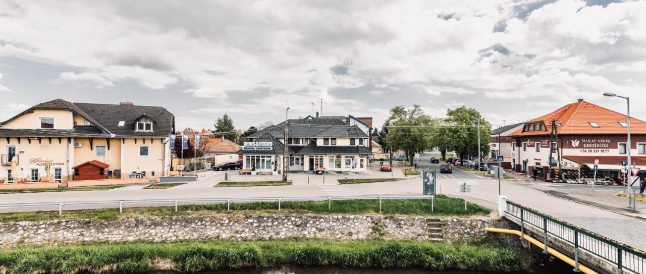 Monarchia Cottage Apartman Mosonmagyaróvár Esterno foto