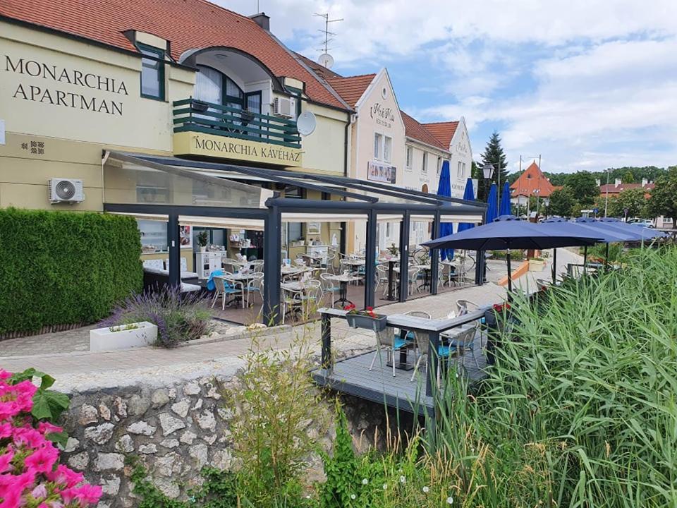 Monarchia Cottage Apartman Mosonmagyaróvár Esterno foto